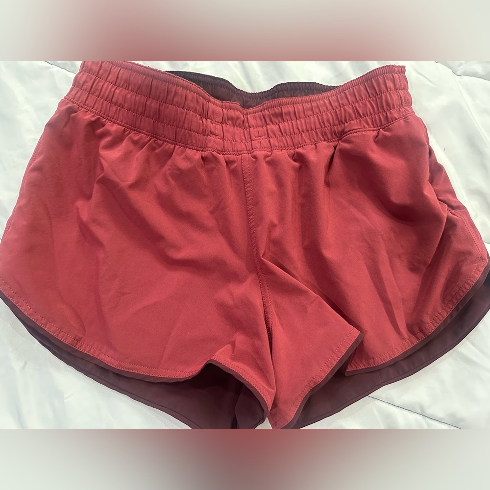 Lululemon Choose a Side Short
* Reversible 3"
